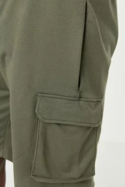 Bermudas tipo jogger con bolsillos