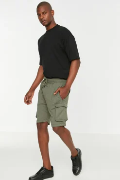 Bermudas tipo jogger con bolsillos