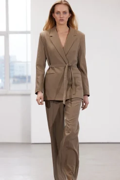 Blazer oversize anudada