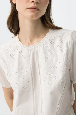 Blusa bordada