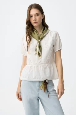 Blusa bordada