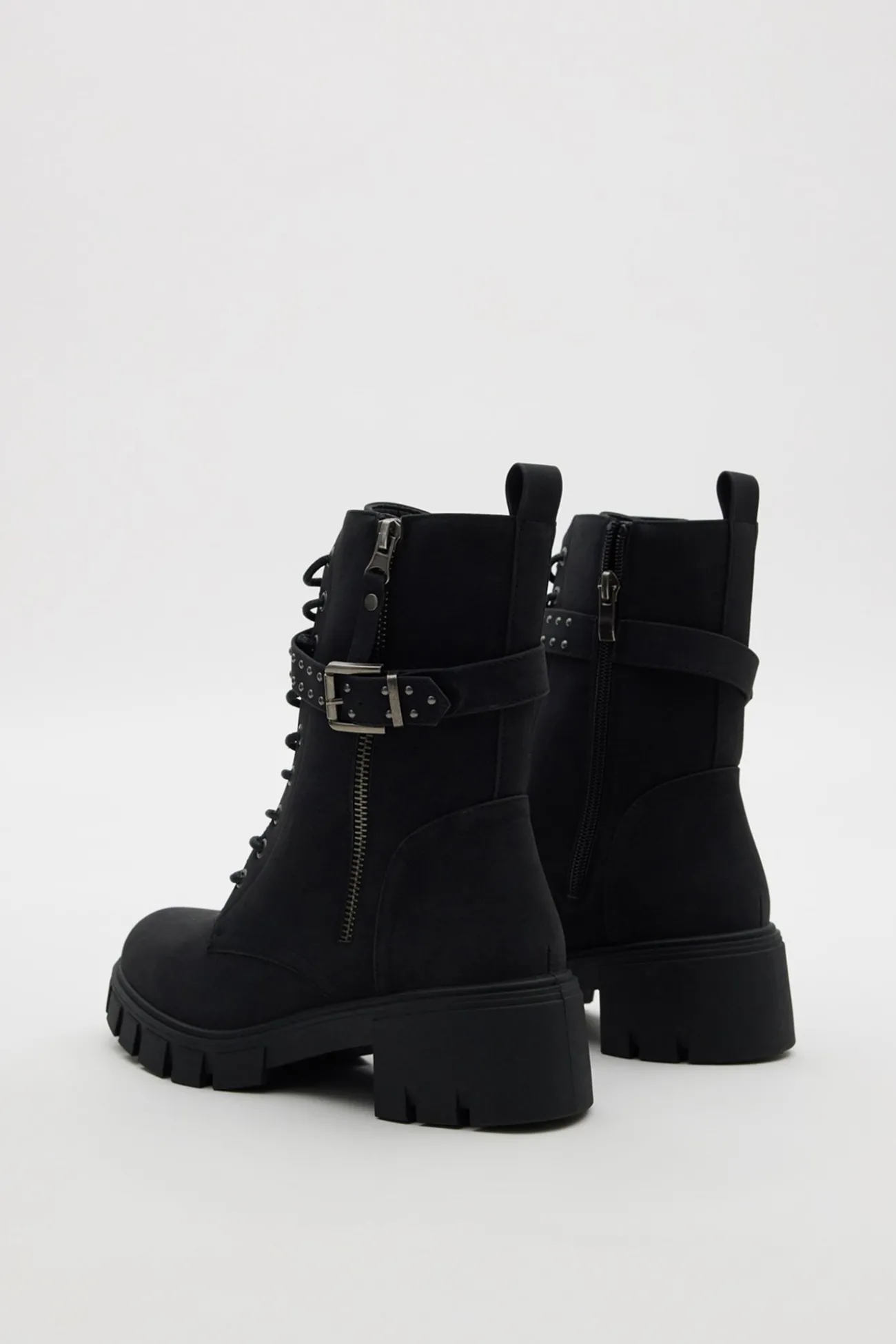 Botines con cordones y cremallera