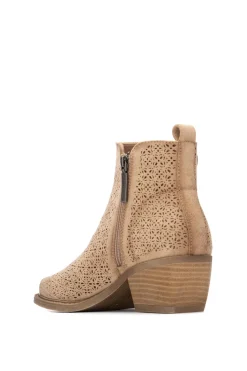 Botines de antelina troquel