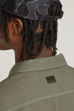 Camisa de manga larga y corte ajustado
