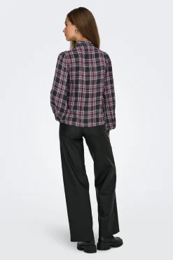 Camisa de volantes