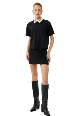 Camiseta con detalle de pedrería