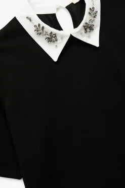 Camiseta con detalle de pedrer&iacute;a