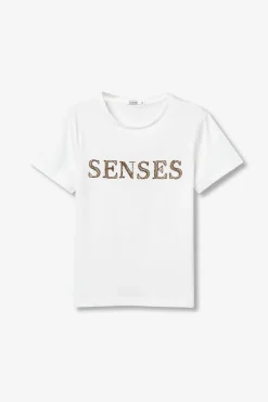 Camiseta con letras