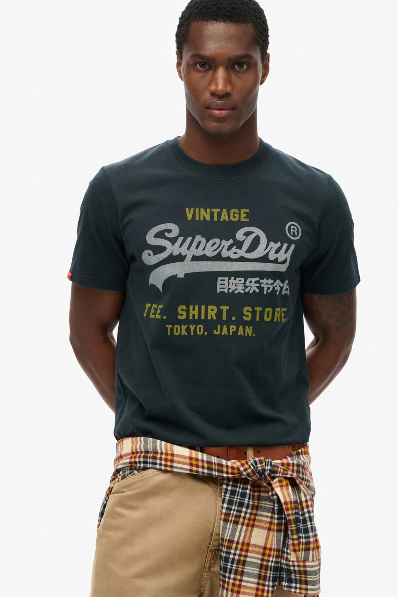 Camiseta manga corta b&aacute;sica con logotipo grande