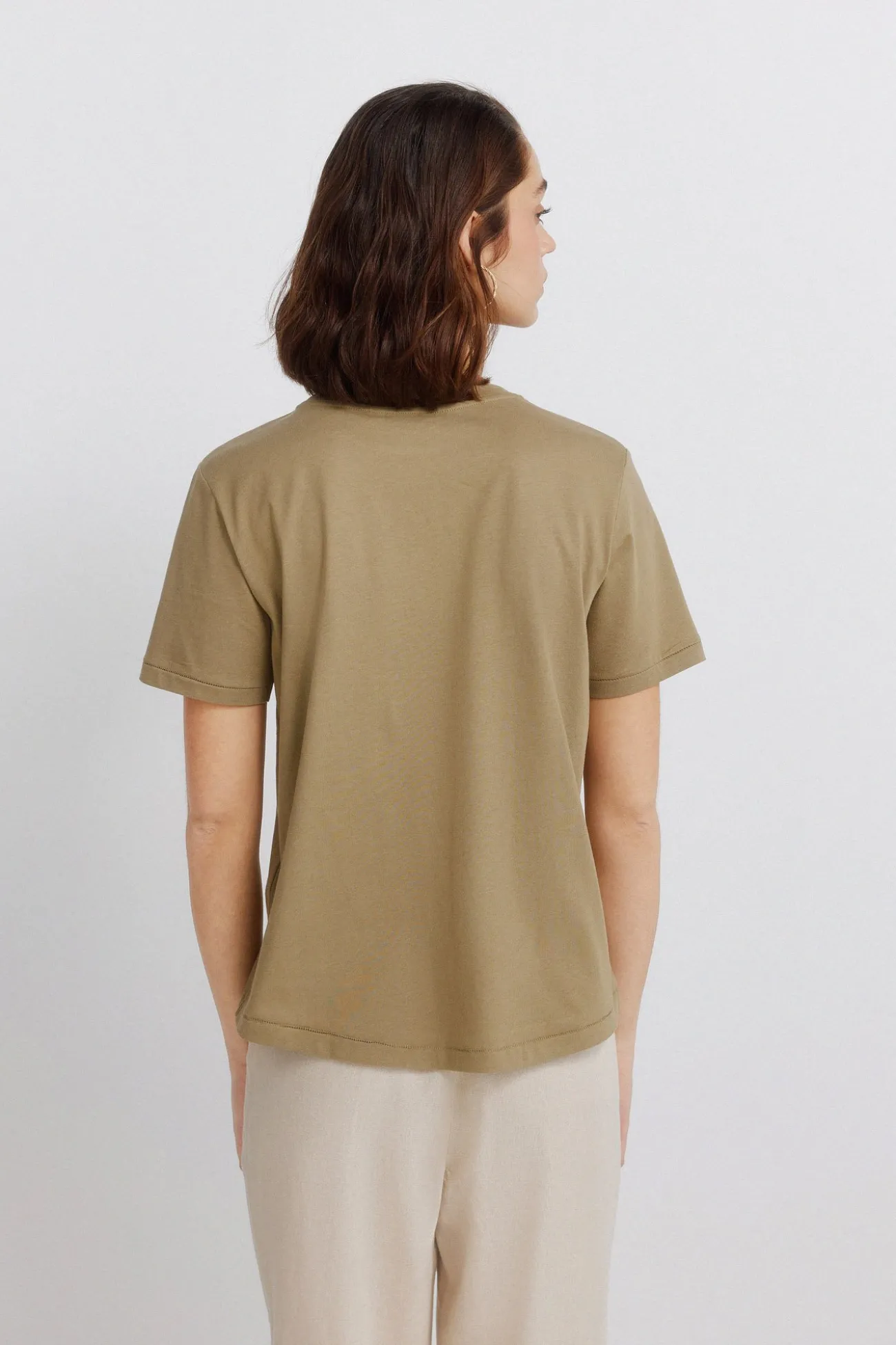 Camiseta manga corta tachas