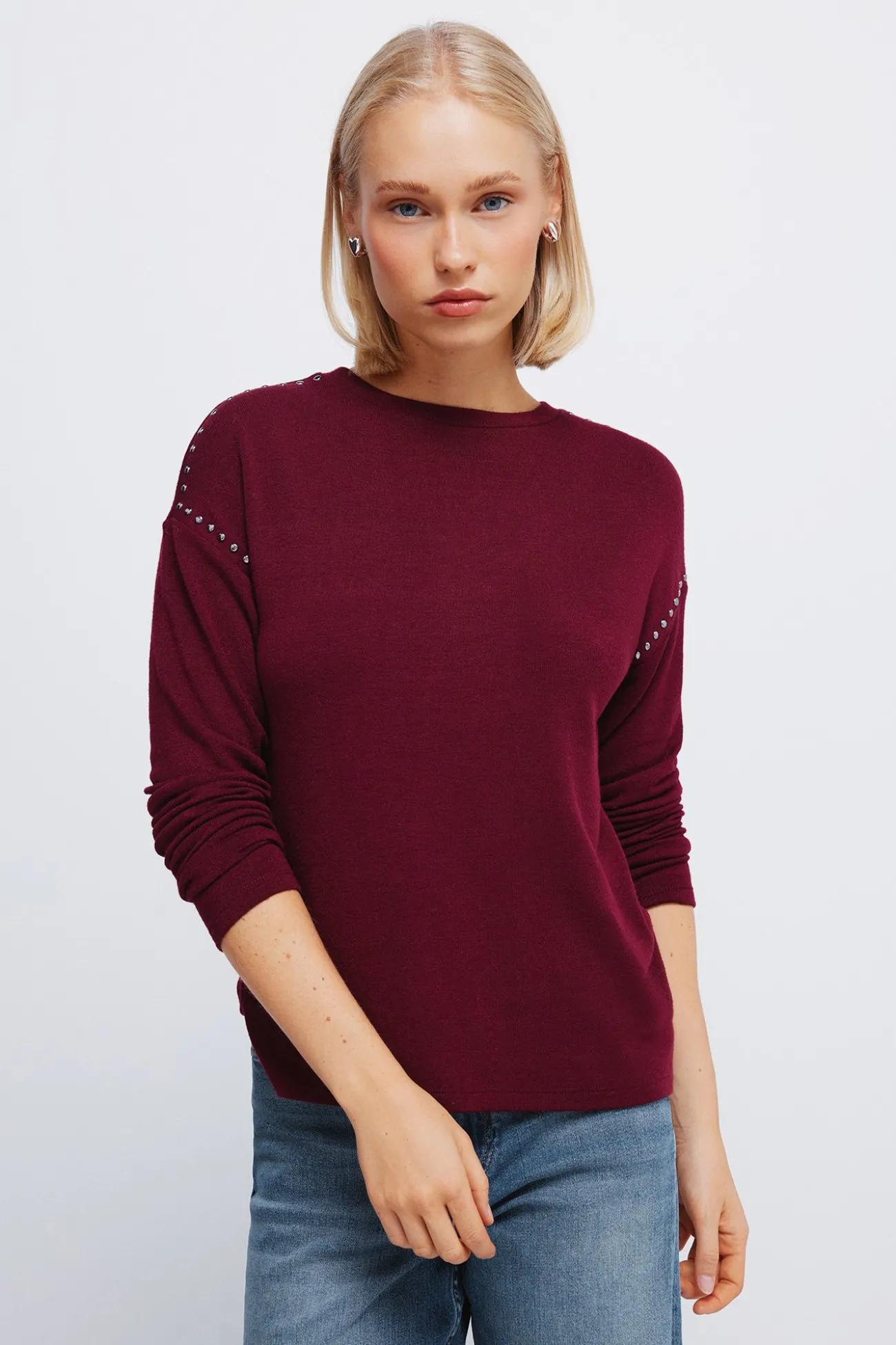 Camiseta punto cortado tachas