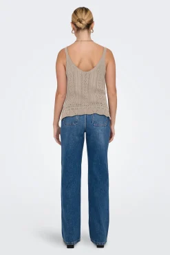Camiseta tirantes de crochet
