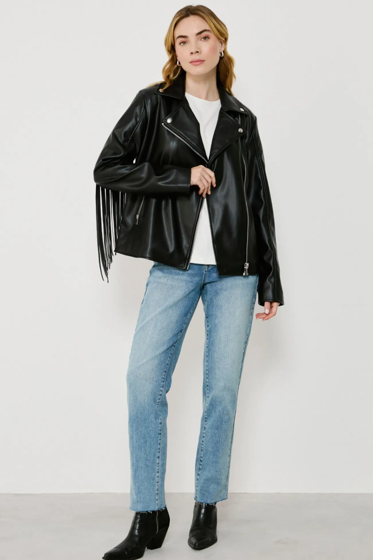 Cazadora biker de polipiel con flecos