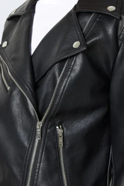 Cazadora estilo biker.