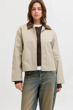 Cazadora worker
