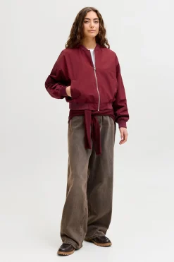 Chaqueta bomber ligera