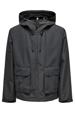 Chaqueta con capucha