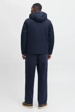Chaqueta con capucha