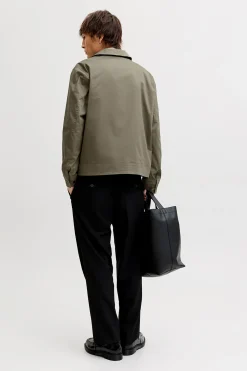 Chaqueta corta de tejido plano