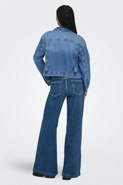 Chaqueta vaquera bolsillos