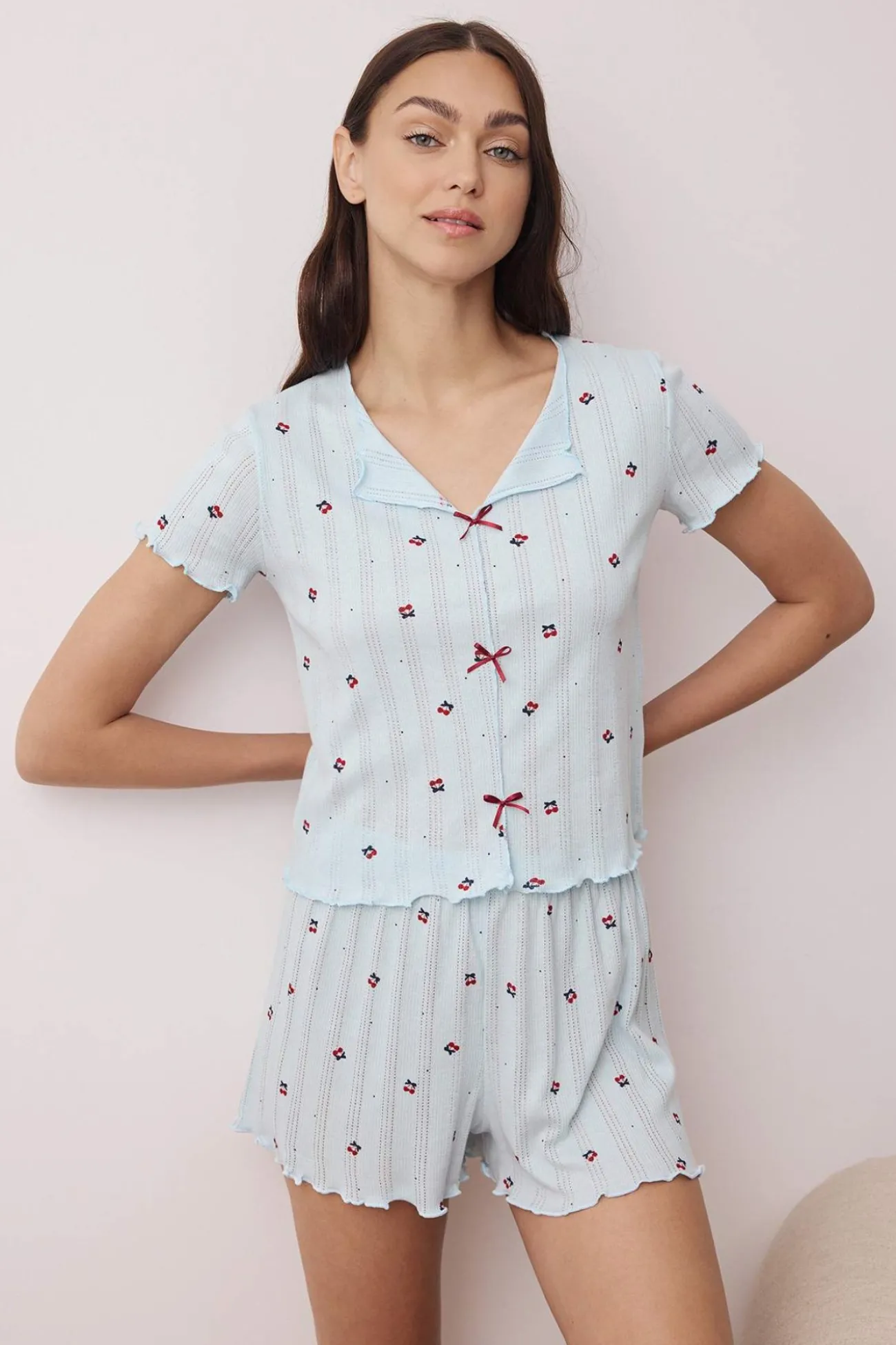 Conjunto de pijama corto floral lazos