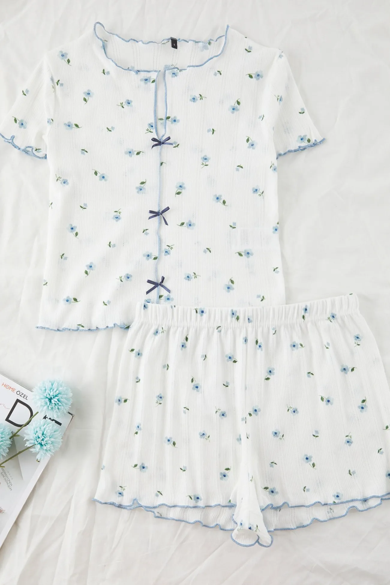 Conjunto de pijama corto floral lazos