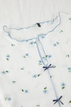 Conjunto de pijama corto floral lazos