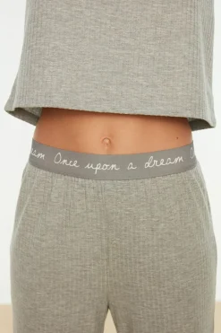 Conjunto pijama canal&eacute; gris