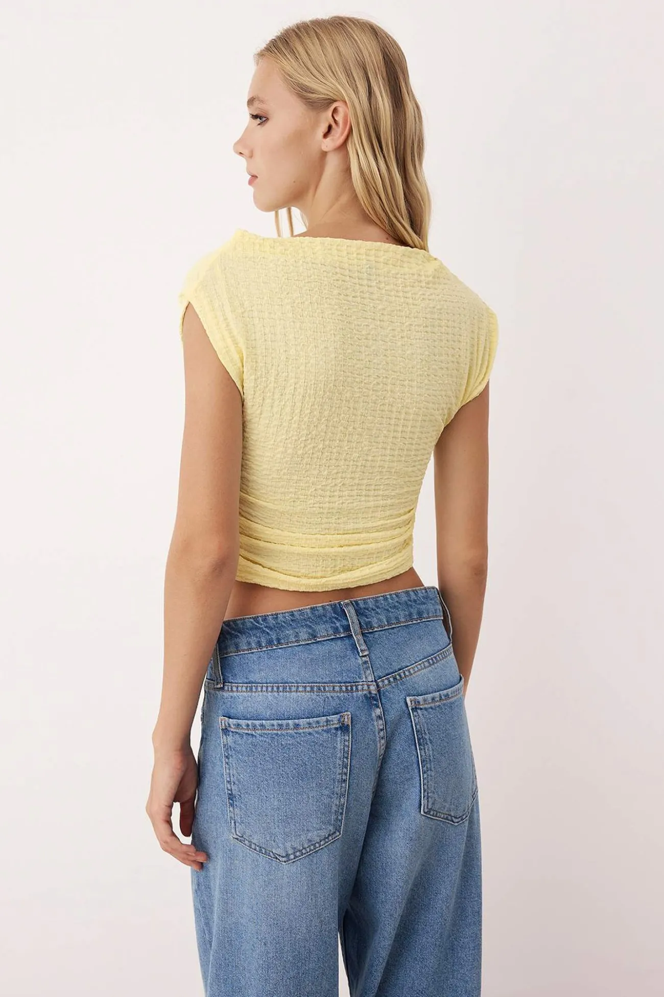 Crop top manga corta