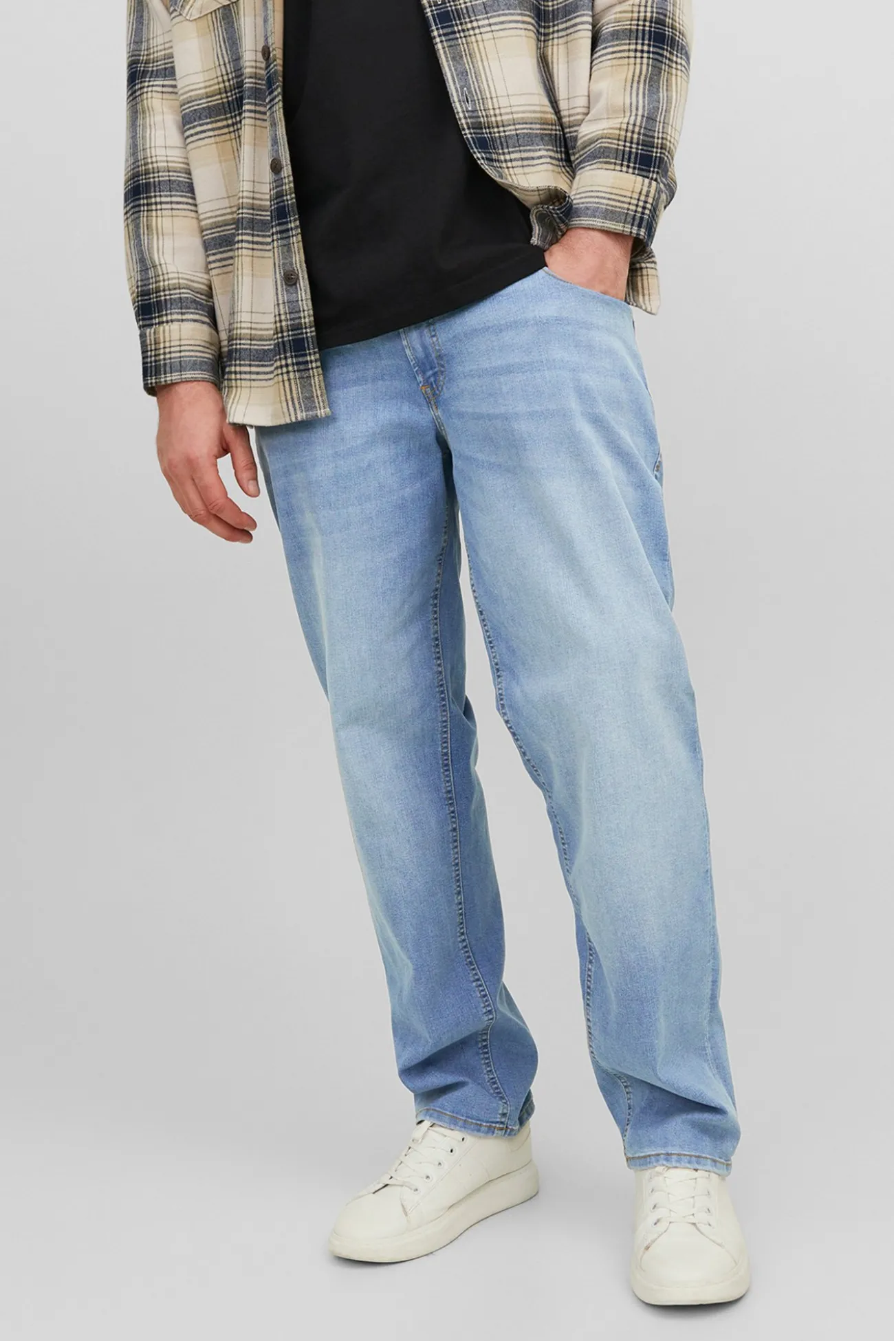 Jeans corte recto cinco bolsillos