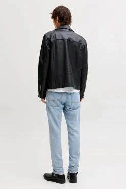 Jeans regular tiro medio lavado