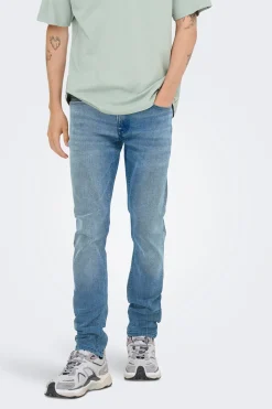 Jeans slim fit.