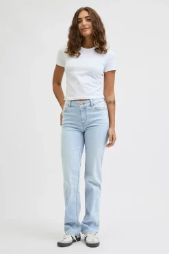 Jeans slim tiro medio