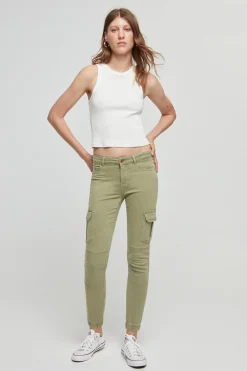 Pantal&oacute;n cargo slim fit