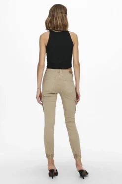 Pantal&oacute;n cargo slim fit
