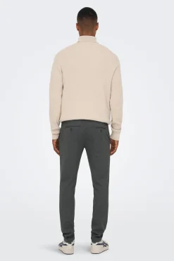 Pantal&oacute;n chino casual