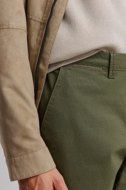 Pantal&oacute;n chino microestampado slim fit