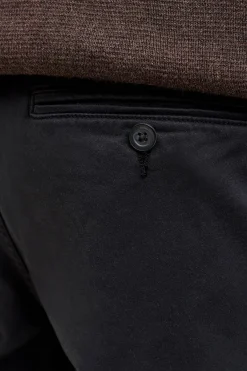 Pantal&oacute;n chino regular tiro medio