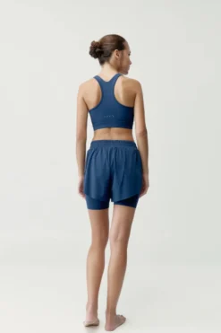 Pantal&oacute;n corto deportivo Bikila Azul marino