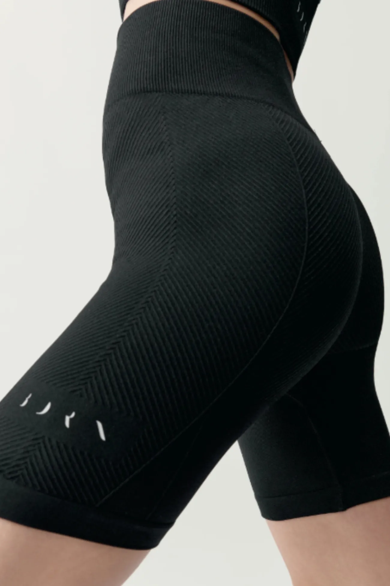 Pantal&oacute;n corto deportivo India Negro