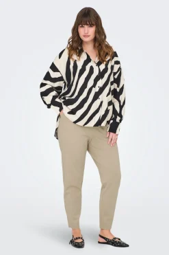 Pantalón estilo chino talla grande