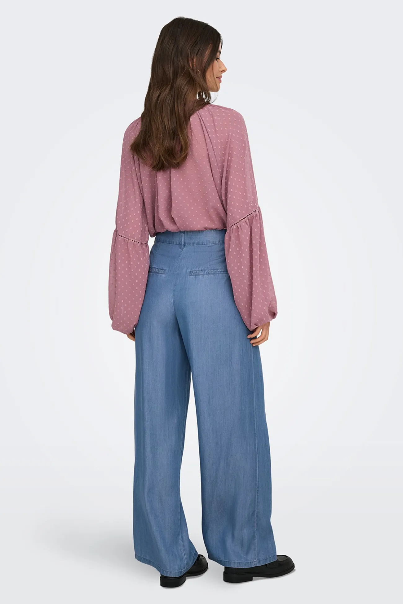 Pantalón largo ancho