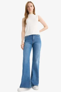 Pantalón vaquero acampanado