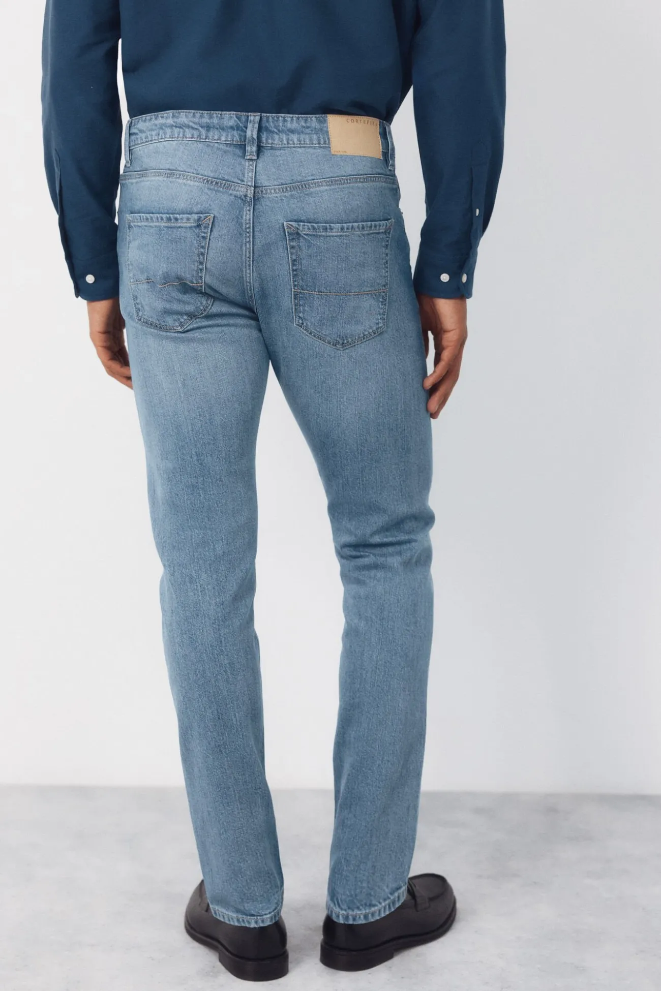 Pantalón vaquero ligero slim fit