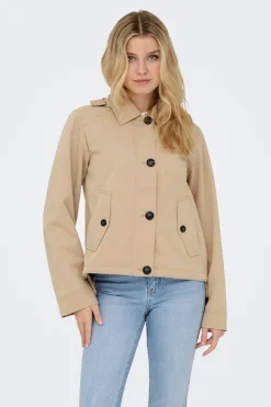 Parka corta con capucha