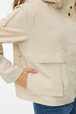 Parka corta con capucha