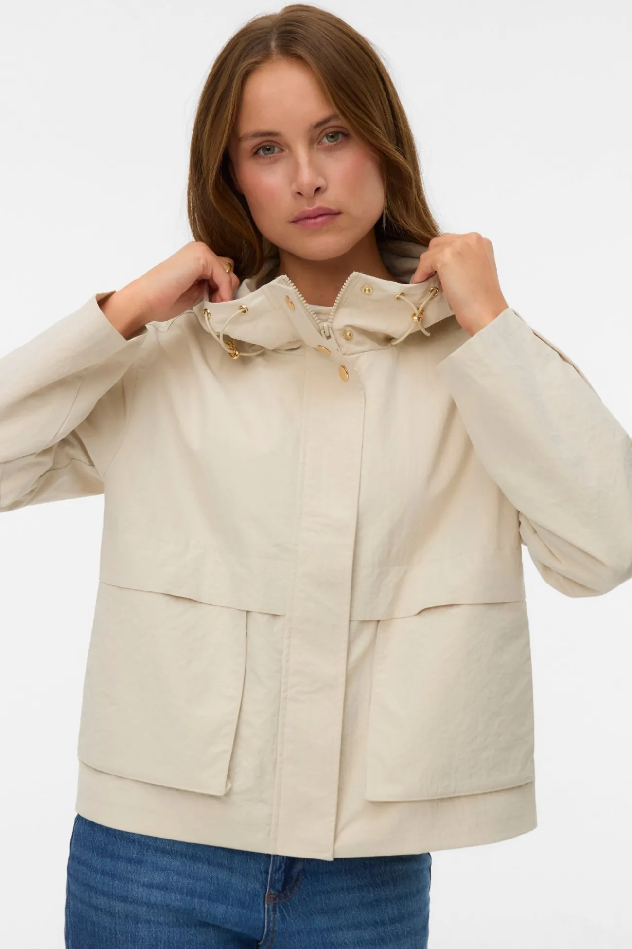 Parka corta con capucha