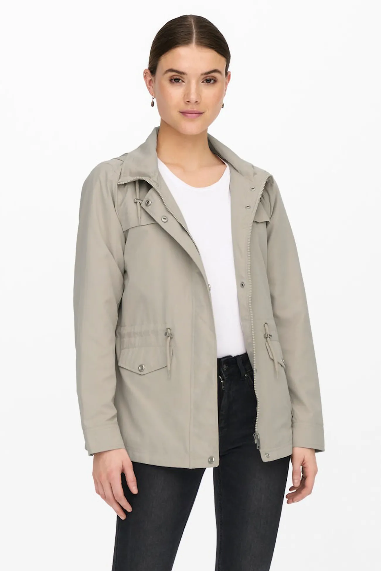 Parka corta con capucha