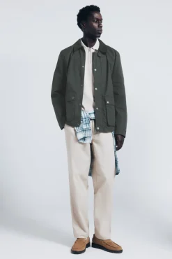 Parka corta cuello pana