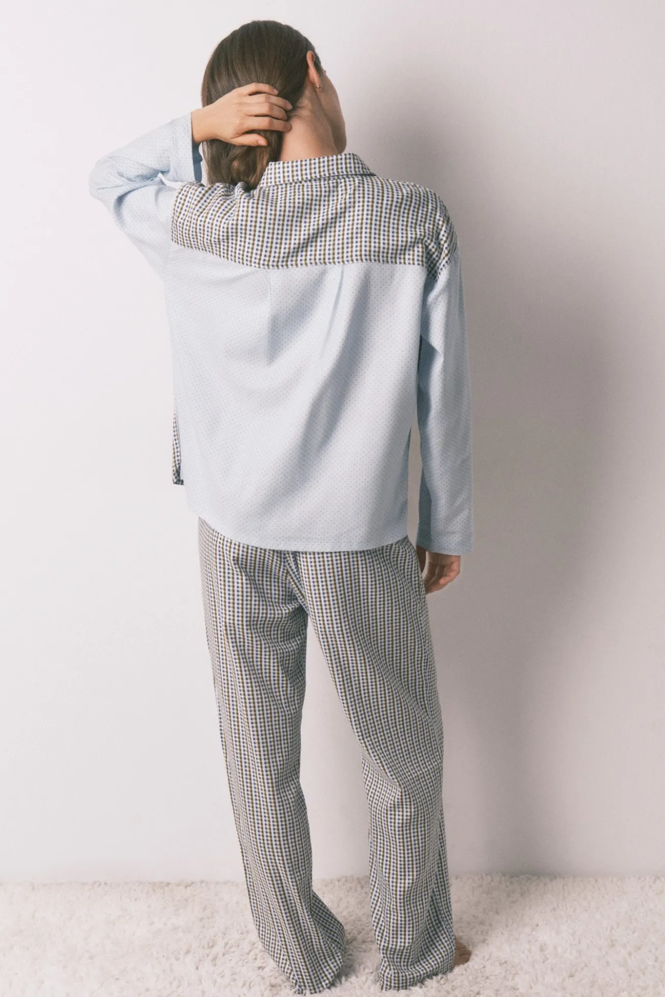 Pijama largo camisero cuadros y topos